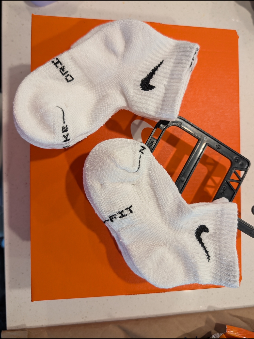 Kids xs 5-7 Nike White Athletic Socks with Black Swoosh - 6 Pair